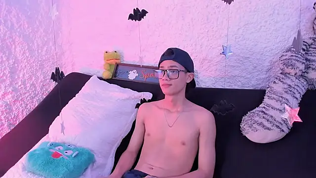 thiago kinghot online show from October 2025 12:17:01 PM