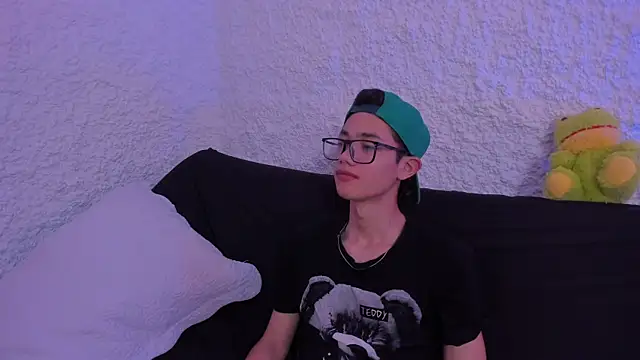 thiago kinghot online show from September 2025 01:57:02 PM