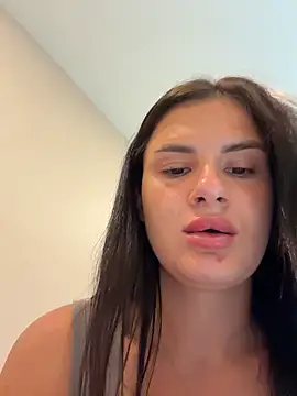 Snapshot of MiraReach chatting on April 2026 01:12:01 AM MiraReach online show from April 2026 01:12:01 AM
