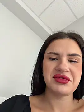 Snapshot of MiraReach chatting on May 2026 02:31:02 AM MiraReach online show from May 2026 02:31:02 AM