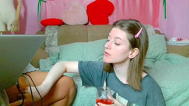 Marinaxmonroe online show from May 2026 03:04:01 PM
