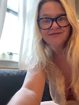 SuzieSub online show from February 2026 09:20:01 AM