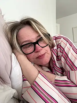 SuzieSub online show from March 2026 09:18:02 AM