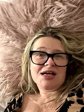 SuzieSub online show from February 2026 01:26:02 AM