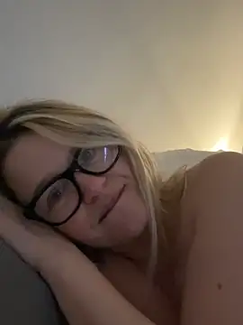 SuzieSub online show from February 2026 09:05:02 AM