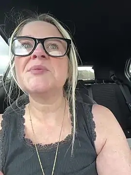 SuzieSub online show from April 2026 01:12:02 PM