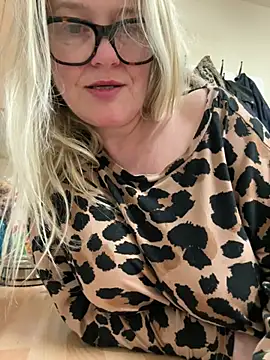 SuzieSub online show from March 2026 10:21:01 PM