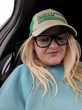 SuzieSub online show from October 2025 12:48:02 PM