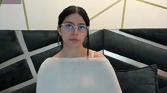 maddy jaclsonw online show from October 2025 01:22:02 PM