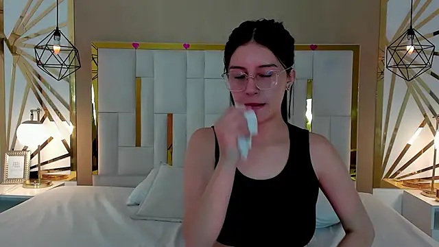 maddy jaclsonw online show from October 2025 01:14:02 PM