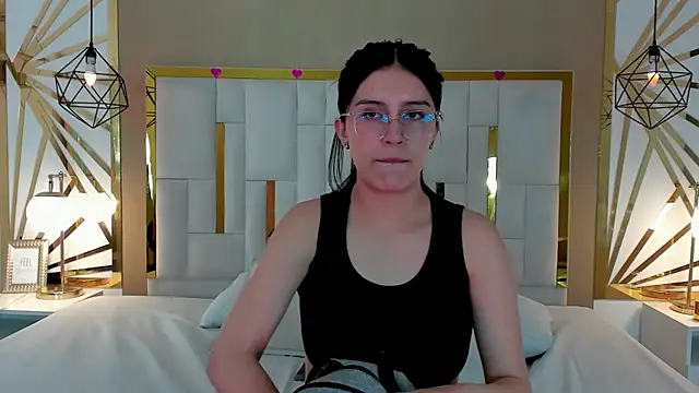 maddy jaclsonw online show from October 2025 11:51:02 PM