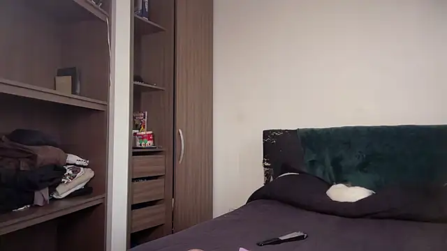 MiaBunnie online show from December 2025 07:38:01 PM