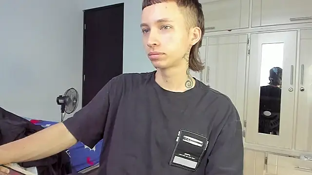 Snapshot of spacehumanz chatting on December 2025 02:22:02 PM spacehumanz online show from December 2025 02:22:02 PM