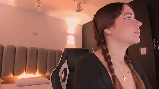 Snapshot of AlliceLover chatting on January 2026 11:37:02 AM AlliceLover online show from January 2026 11:37:02 AM