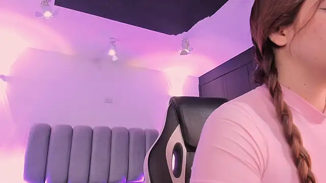 Snapshot of AlliceLover chatting on December 2025 11:38:02 AM AlliceLover online show from December 2025 11:38:02 AM