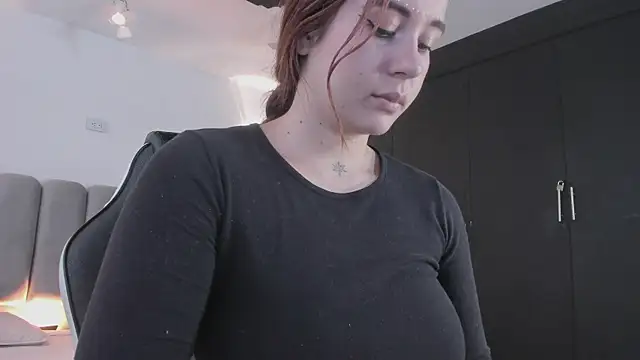 Snapshot of AlliceLover chatting on April 2026 01:15:01 PM AlliceLover online show from April 2026 01:15:01 PM