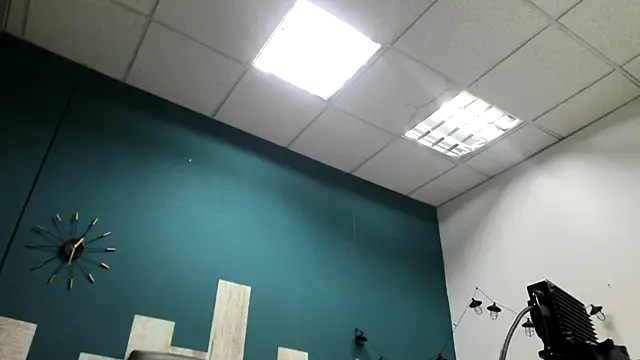 Ian1  online show from November 2025 02:16:01 PM