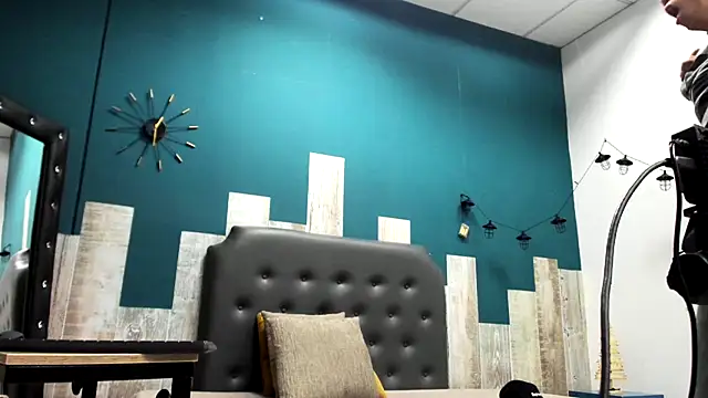 Ian1  online show from November 2025 12:15:02 PM