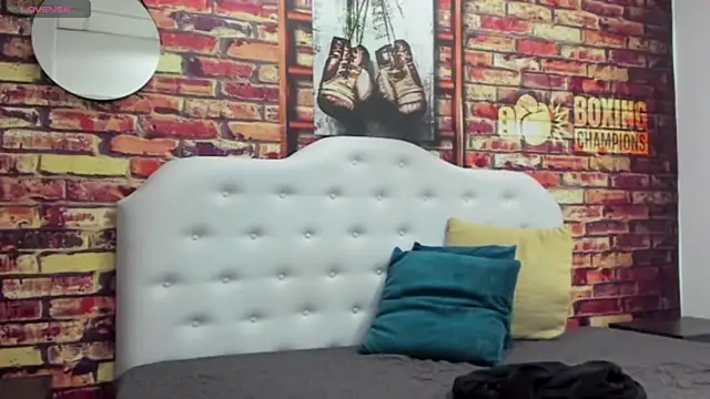 Ian1  online show from November 2025 12:43:01 PM