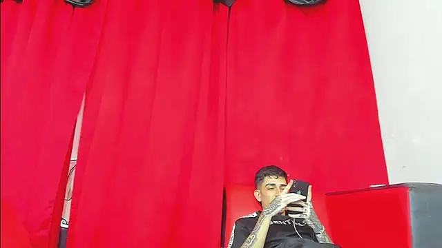 Snapshot of extreme_hot_crazy chatting on December 2025 04:40:01 AM extreme hot crazy online show from December 2025 04:40:01 AM