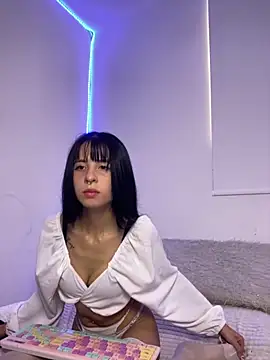 Lia  1 online show from September 2025 05:14:02 PM