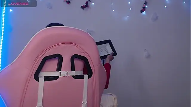 Lia  1 online show from November 2025 07:07:01 PM