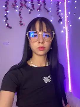 Lia  1 online show from December 2025 11:16:01 PM