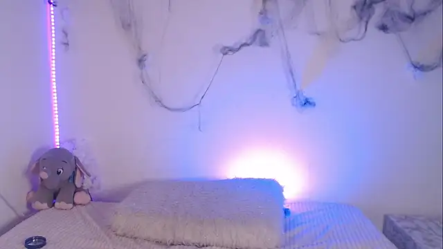 Lia  1 online show from October 2025 09:35:01 PM