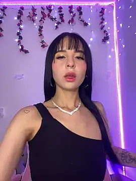 Lia  1 online show from November 2025 05:58:02 PM