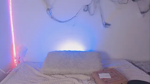 Lia  1 online show from October 2025 08:44:02 PM