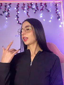 Lia  1 online show from December 2025 11:44:02 PM