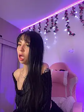 Lia  1 online show from November 2025 11:27:01 PM