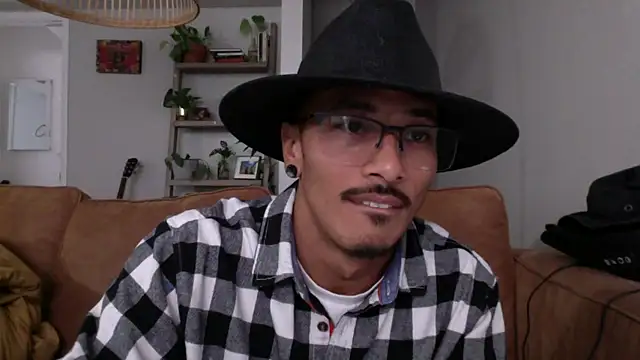 tanjir020 online show from November 2025 10:46:01 PM