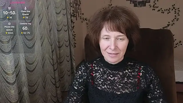 Lia Tito online show from November 2025 12:11:02 PM