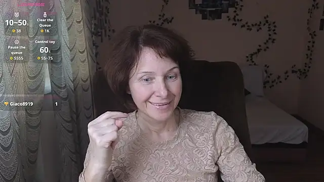 Lia Tito online show from November 2025 12:42:02 PM