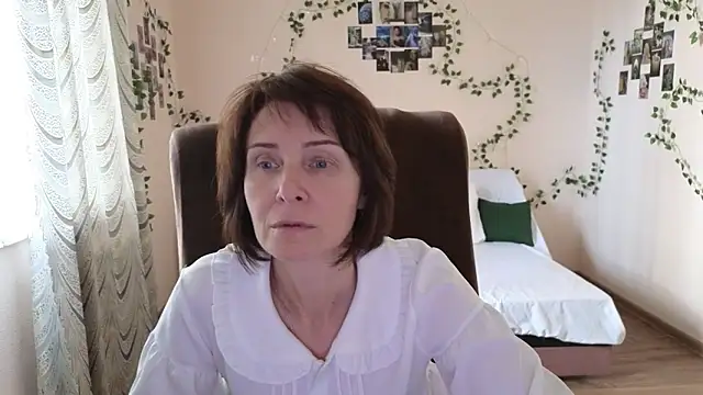 Lia Tito online show from September 2025 12:20:01 PM