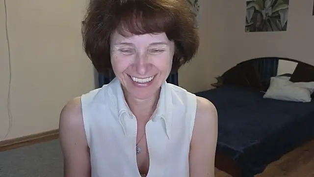 Lia Tito online show from November 2025 12:32:01 PM