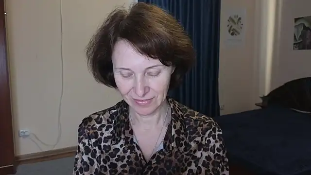 Lia Tito online show from November 2025 05:44:01 AM