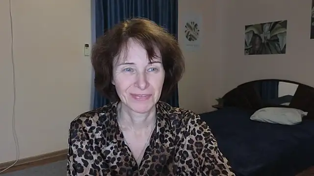 Lia Tito online show from November 2025 05:28:02 AM