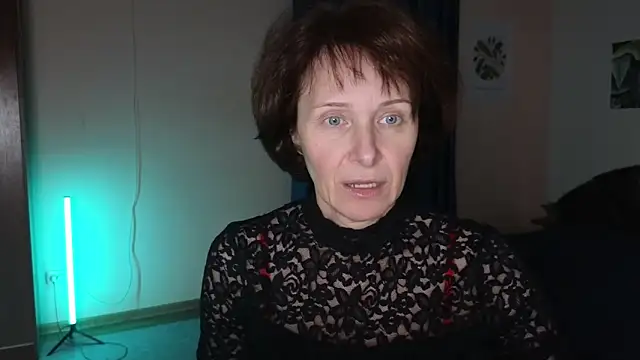 Lia Tito online show from October 2025 03:22:01 PM