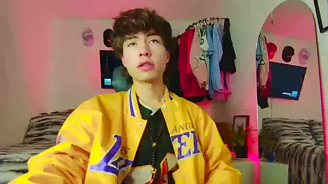 Snapshot of Tonerii chatting on October 2025 11:47:01 PM Tonerii online show from October 2025 11:47:01 PM