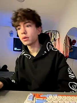 Snapshot of Tonerii chatting on September 2025 01:56:01 AM Tonerii online show from September 2025 01:56:01 AM