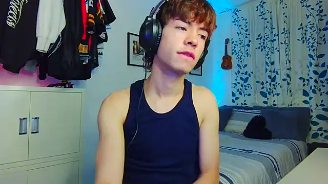 Snapshot of Tonerii chatting on September 2025 02:21:02 AM Tonerii online show from September 2025 02:21:02 AM