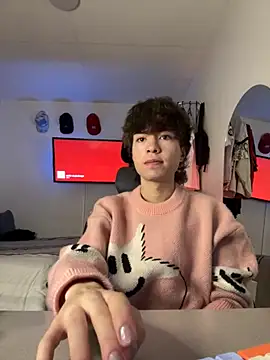 Snapshot of Tonerii chatting on October 2025 01:29:01 AM Tonerii online show from October 2025 01:29:01 AM