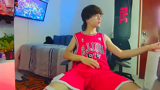 Snapshot of Tonerii chatting on October 2025 01:28:01 AM Tonerii online show from October 2025 01:28:01 AM