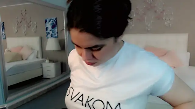 maddissonivanova online show from April 2026 07:14:01 PM