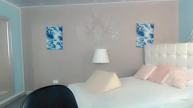 maddissonivanova online show from February 2026 06:59:02 PM