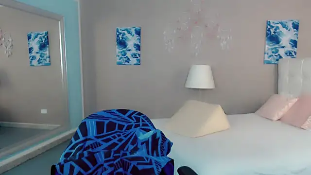 maddissonivanova online show from February 2026 07:00:01 PM