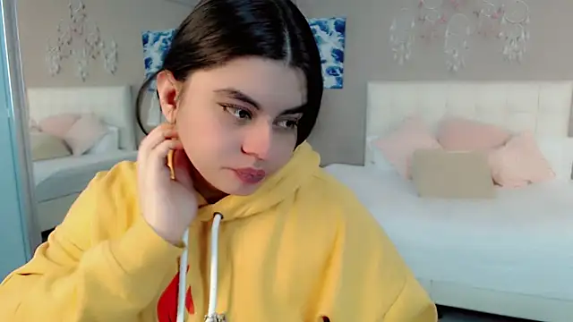 maddissonivanova online show from April 2026 07:48:01 PM