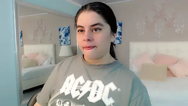 maddissonivanova online show from April 2026 07:07:01 PM